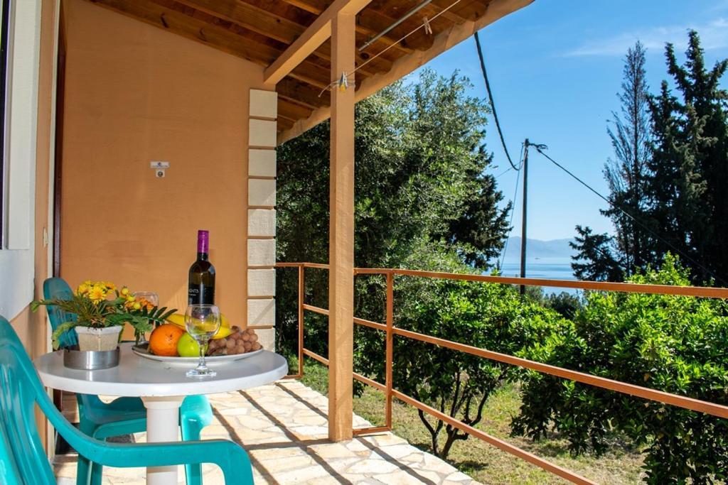 Takis&Eirini Family Apartments Perama  Exterior foto