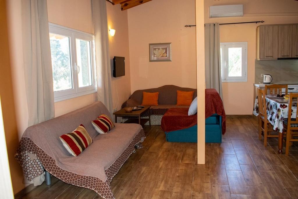 Takis&Eirini Family Apartments Perama  Exterior foto