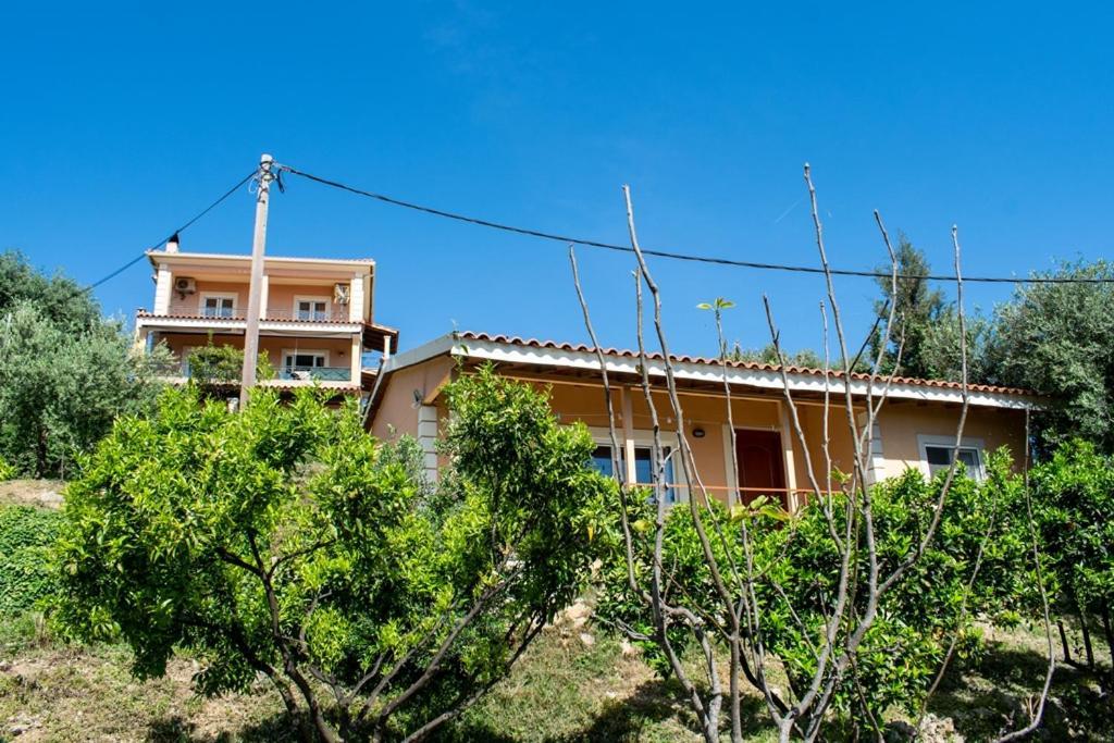 Takis&Eirini Family Apartments Perama  Exterior foto