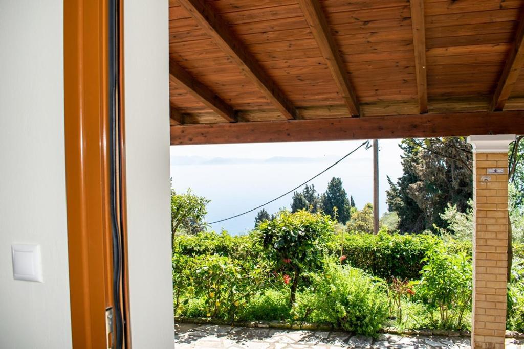 Takis&Eirini Family Apartments Perama  Exterior foto