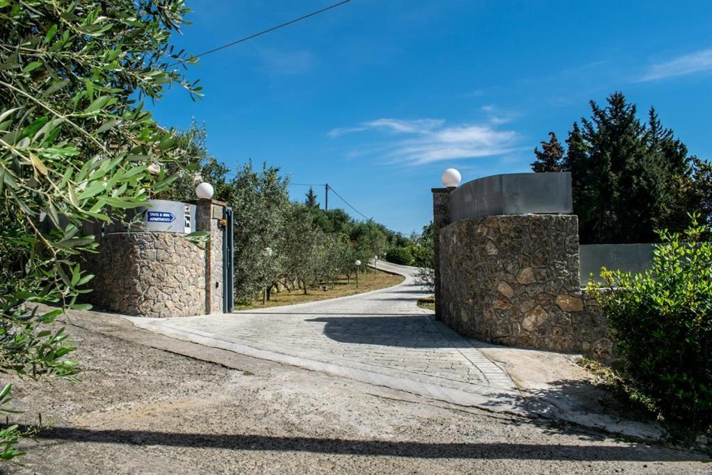 Takis&Eirini Family Apartments Perama  Exterior foto
