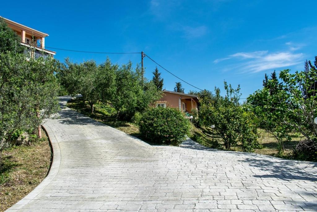 Takis&Eirini Family Apartments Perama  Exterior foto