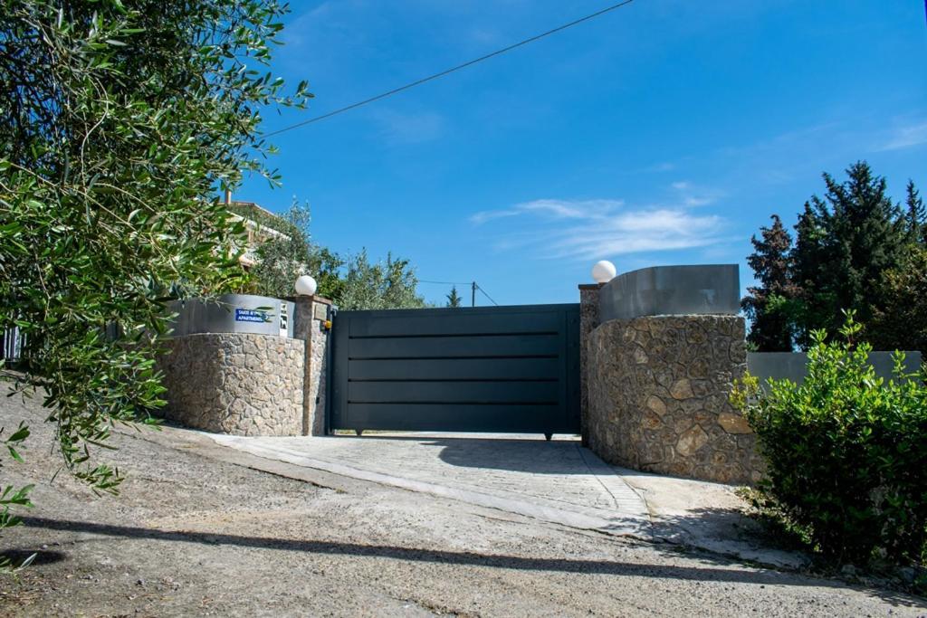 Takis&Eirini Family Apartments Perama  Exterior foto